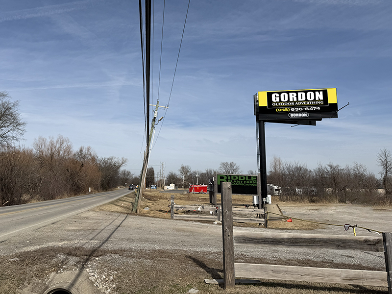 Gordon billboard #62 in Broken Arrow, south face